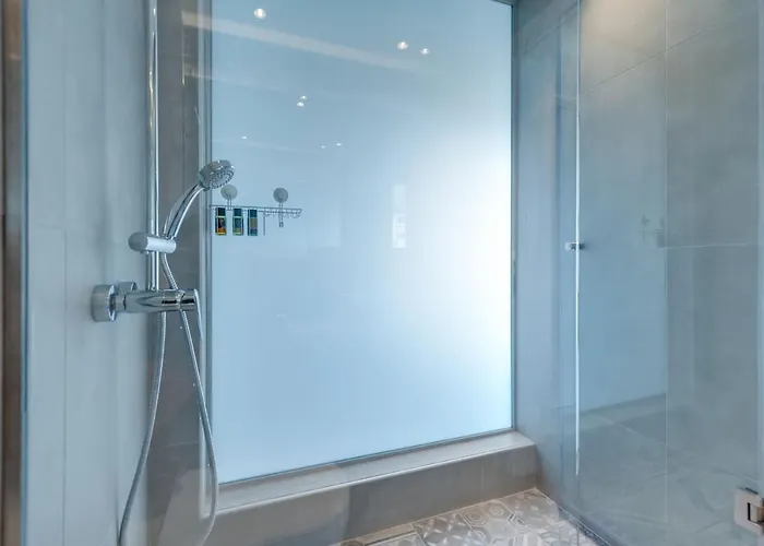 Koukou -fast Wifi- 5' To Old Town Daire Hanya